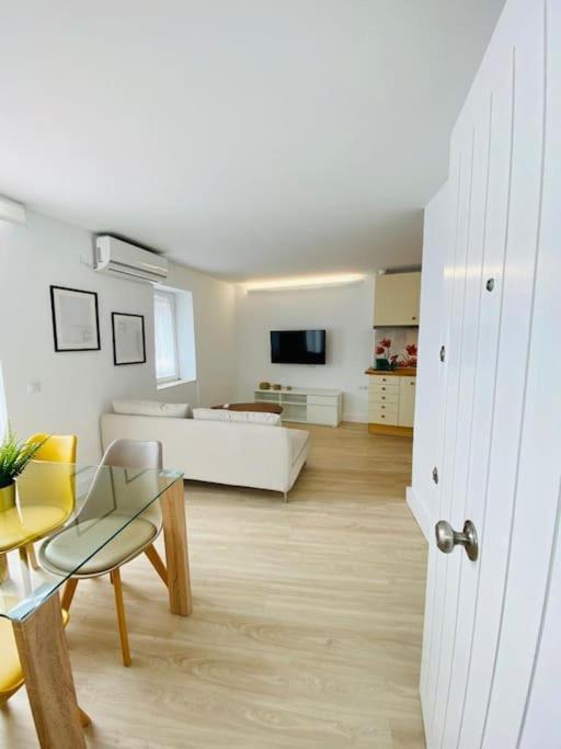 Apartamento Mini Loft Con Patio En La Alameda De *